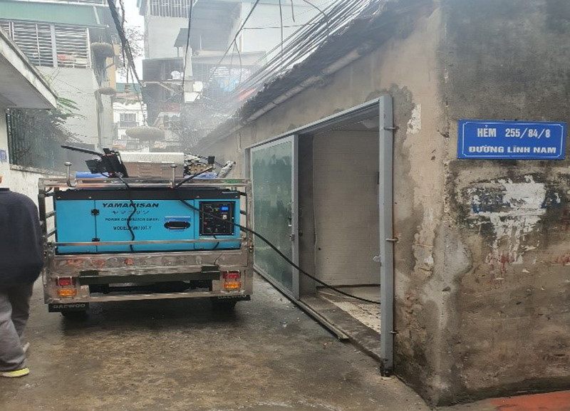 Xe chữa cháy cải tiến phát huy hiệu quả vụ cháy trong ngõ nhỏ ở quận Hoàng Mai