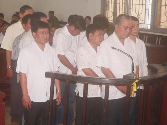 Hàng loạt quan huyện “hùa nhau” bảo kê cho bọn “cát tặc” ảnh 1