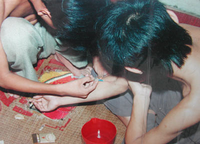 "Bó tay" với người nghiện nhiễm HIV? ảnh 1