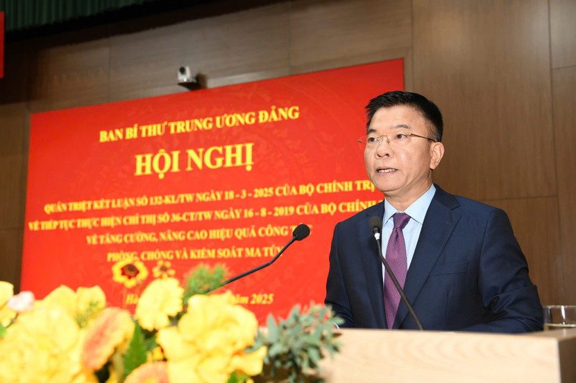 Đồng chí Phó Thủ tướng Chính phủ Lê Thành Long quán triệt những nội dung cơ bản, những vấn đề mới trong Kết luận số 132 của Bộ Chính trị và Kế hoạch thực hiện của Chính phủ