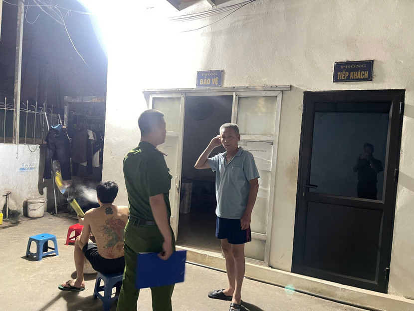 Tổ kiểm tra, hướng dẫn đảm bảo an toàn PCCC cơ sở sản xuất về đêm tại Hoài Đức