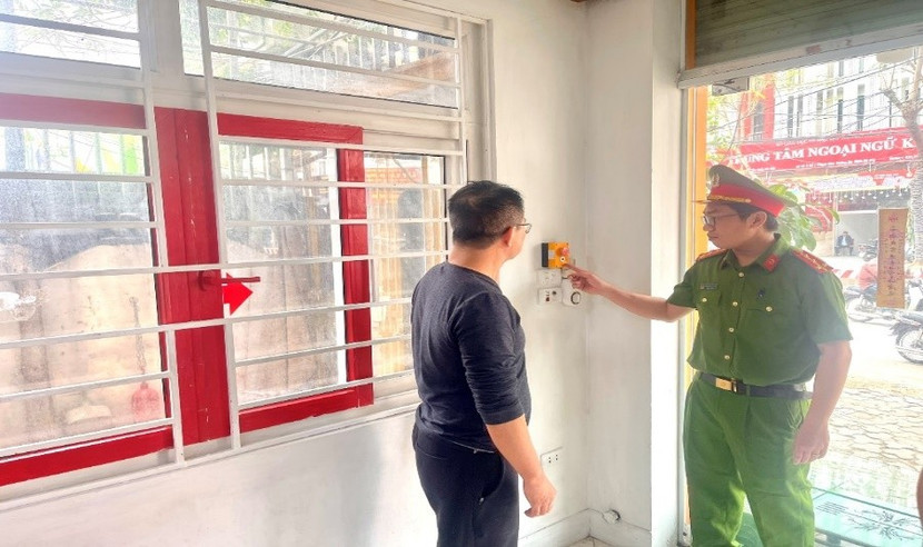 Cảnh sát PCCC và CNCH kiểm tra hoạt động chuông báo cháy Tổ liên gia