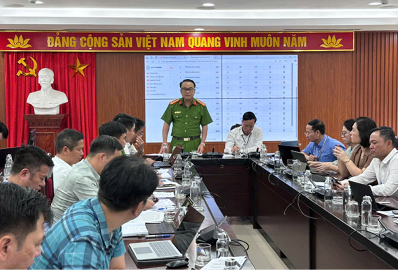 Thượng tá Đặng Trung Kiên, Phó Trưởng Phòng Cảnh sát PCCC và CNCH - CATP Hà Nội phát biểu tại hội nghị