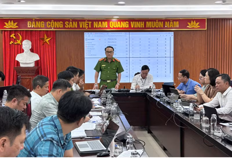 Thượng tá Đặng Trung Kiên, Phó Trưởng Phòng Cảnh sát PCCC và CNCH - CATP Hà Nội phát biểu tại hội nghị Thượng tá Đặng Trung Kiên, Phó Trưởng Phòng Cảnh sát PCCC và CNCH - CATP Hà Nội phát biểu tại hội nghị