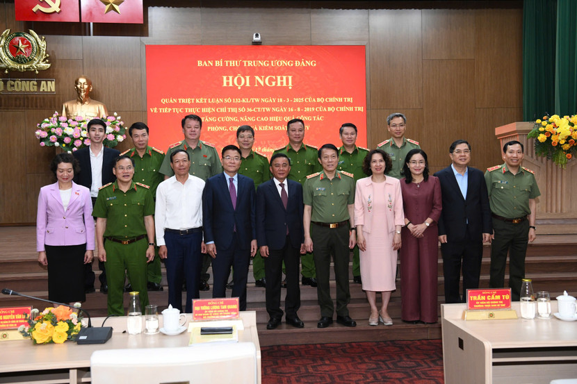 Các đại biểu tham dự hội nghị