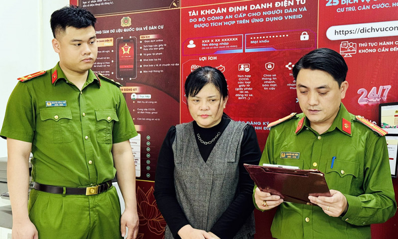 Cơ quan công an thực hiện lệnh bắt bị can Lê Thị Vân