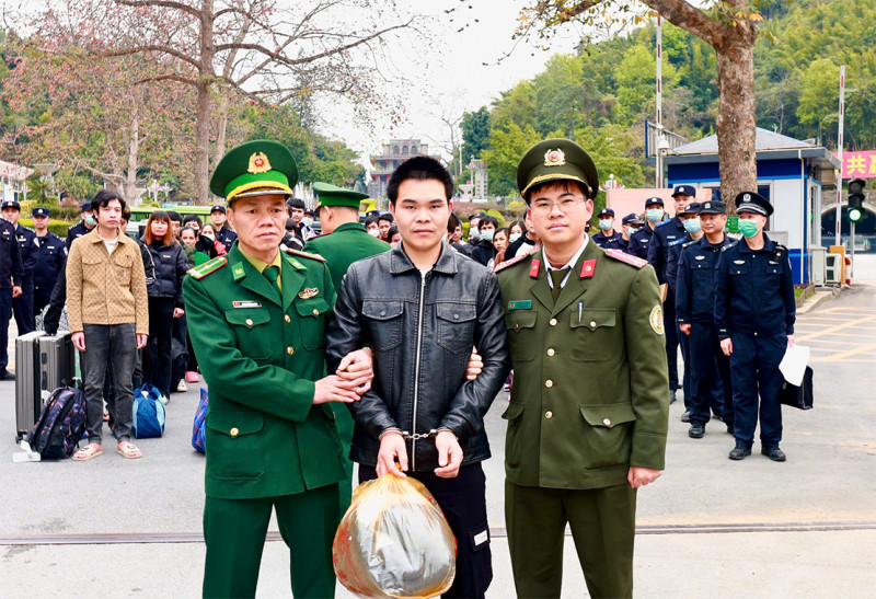 Đối tượng truy nã Lò Văn Thảo bị Công an tỉnh Lạng Sơn phát hiện, bắt giữ để bàn giao cho Công an tỉnh Điện Biên xử lý theo quy định