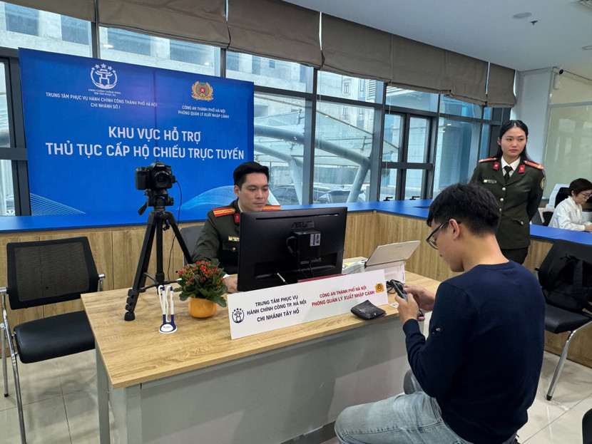 Phòng quản lý xuất nhập cảnh đã triển khai điểm cấp hộ chiếu tại Chi nhánh Trung tâm phục vụ hành chính công Tây Hồ (Chi nhánh số 1 tại 258 Võ Chí Công, quận Tây Hồ) Phòng quản lý xuất nhập cảnh đã triển khai điểm cấp hộ chiếu tại Chi nhánh Trung tâm phục vụ hành chính công Tây Hồ (Chi nhánh số 1 tại 258 Võ Chí Công, quận Tây Hồ)