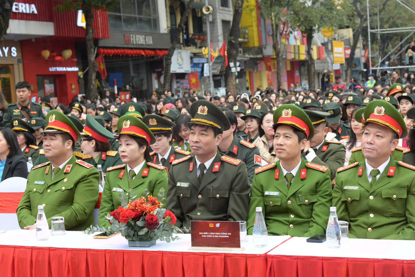 Các đại biểu tham dự lễ hội áo dài