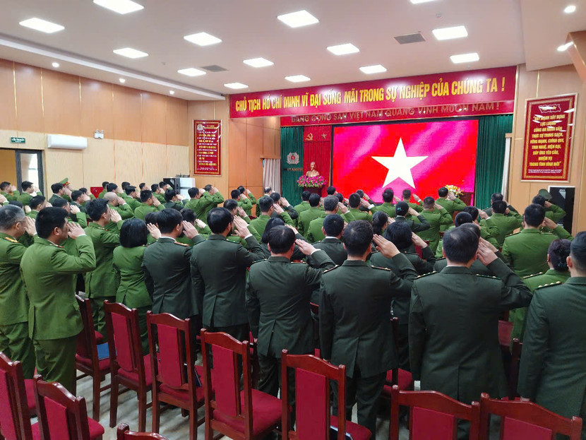 Lễ chào cờ sáng thứ hai đầu tuần (3-3) tại Công an thành phố Hà Nội - Cơ sở Tây Hồ Lễ chào cờ sáng thứ hai đầu tuần (3-3) tại Công an thành phố Hà Nội - Cơ sở Tây Hồ