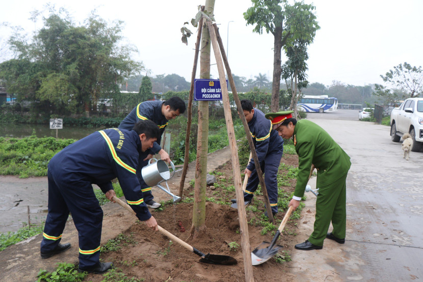 BCh Đội Cảnh sát PCCC và CNCH, CAQ Hoàng Mai hưởng ứng lễ phát động “Tết trồng cây đời đời nhớ ơn Bác Hồ” BCh Đội Cảnh sát PCCC và CNCH, CAQ Hoàng Mai hưởng ứng lễ phát động “Tết trồng cây đời đời nhớ ơn Bác Hồ”
