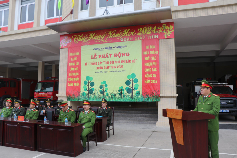 Đại tá Nguyễn Đình Chiến, Trưởng Công an quận Hoàng Mai phát biểu tại Lễ phát động “Tết trồng cây đời đời nhớ ơn Bác Hồ” xuân Giáp Thìn 2024 tại Đội Cảnh sát PCCC và CNCH Đại tá Nguyễn Đình Chiến, Trưởng Công an quận Hoàng Mai phát biểu tại Lễ phát động “Tết trồng cây đời đời nhớ ơn Bác Hồ” xuân Giáp Thìn 2024 tại Đội Cảnh sát PCCC và CNCH