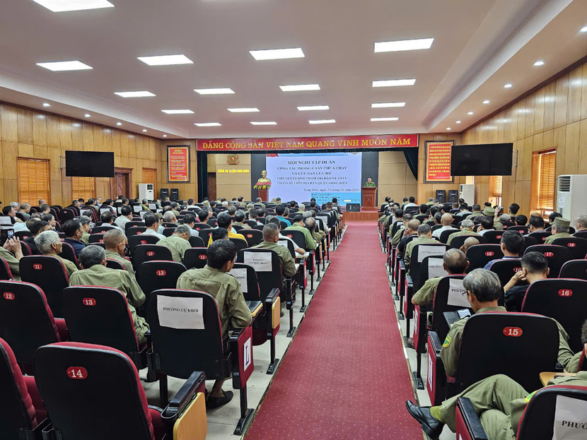 Lực lượng tham gia bảo vệ an ninh trật tự ở cơ sở quận Long Biên tập huấn nghiệp vụ chữa cháy, cứu nạn, cứu hộ