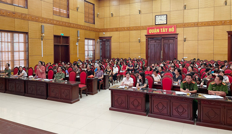 Hội liên hiệp phụ nữ quận Tây Hồ được phổ biến, tuyên truyền nâng cao kiến thức, phòng ngừa tội phạm lừa đảo qua mạng và luật phòng chống ma túy