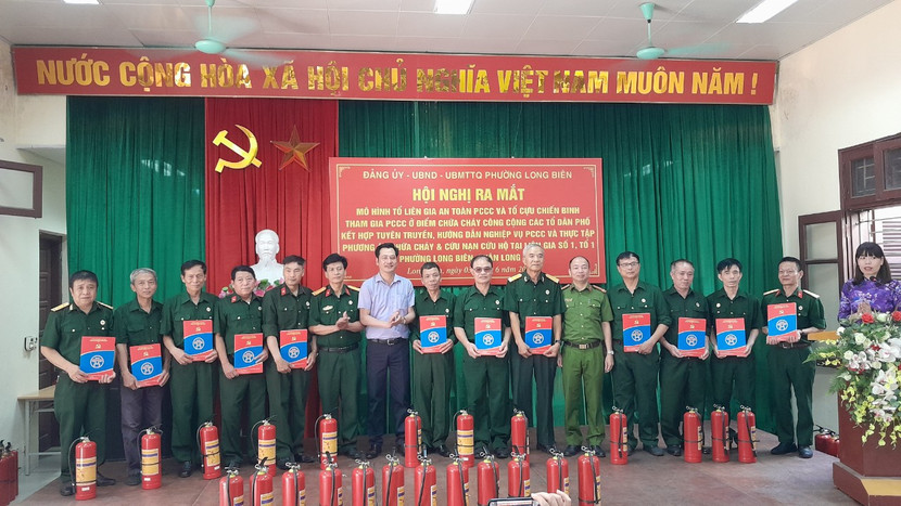 Ra mắt mô hình CLB phòng cháy, chữa cháy CCB phường Long Biên Ra mắt mô hình CLB phòng cháy, chữa cháy CCB phường Long Biên