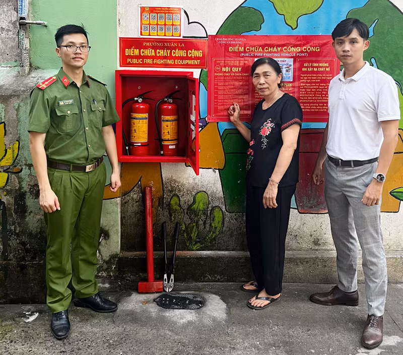 Tiếp tục ra mắt điểm chữa cháy công cộng tại địa bàn phường Xuân La