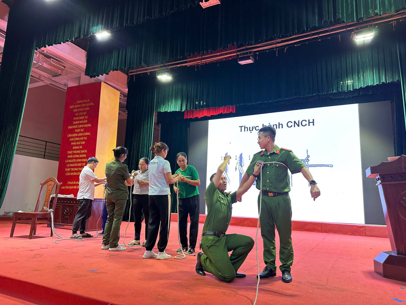 Lực lượng Cảnh sát PCCC và CNCH hướng dẫn kỹ năng cứu nạn, thoát nạn