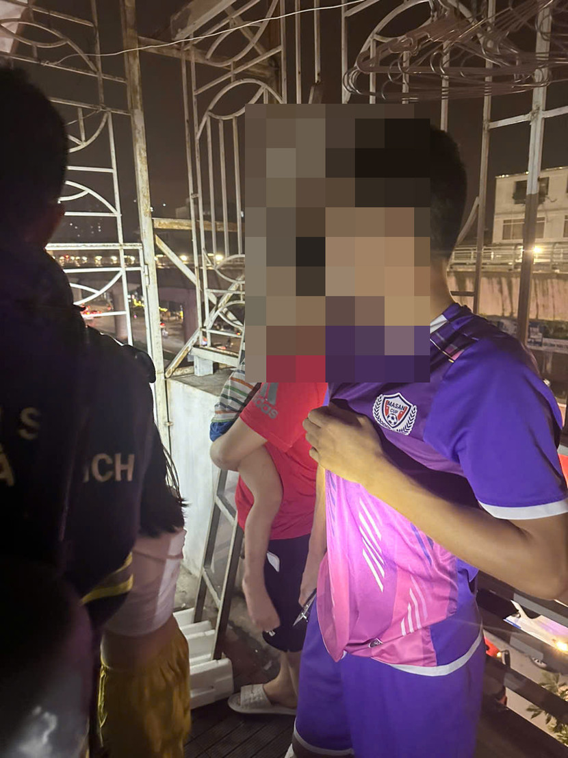 Người dân được hướng dẫn thoát nạn an toàn Người dân được hướng dẫn thoát nạn an toàn