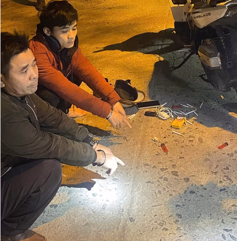 Hai đối tượng và tang vật
