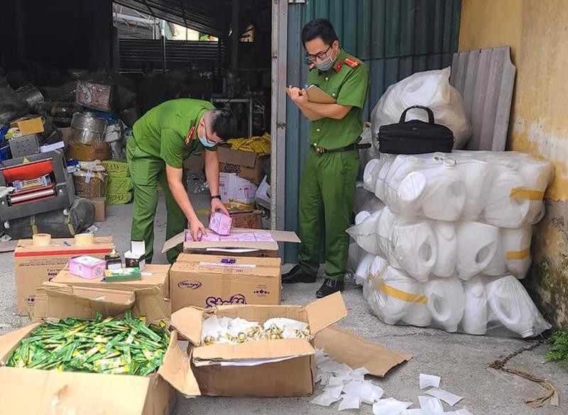 Cơ quan Công an kiểm đếm, niêm phong số tang vật vụ án