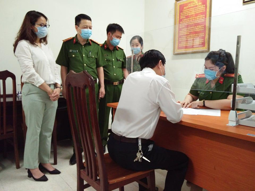 Đại tá Nguyễn Hồng Ky kiểm tra công tác triển khai Luật cư trú và làm sạch dữ liệu dân cư tại phường Tràng Tiền