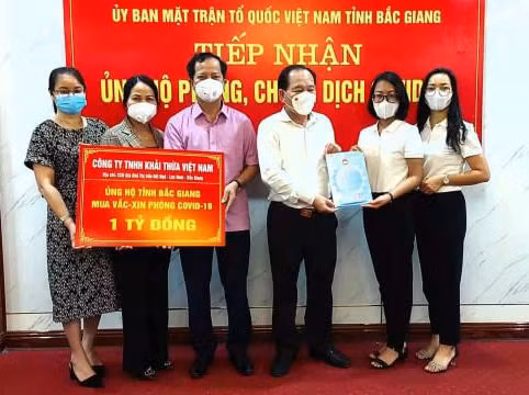 Công ty TNHH Khải Thừa Việt Nam ủng hộ 1 tỷ đồng vào quỹ vắc xin phòng chống Covid-19 tỉnh Bắc Giang