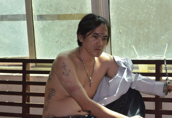 Ngang nhiên bán ma túy ngay tại phòng khám ảnh 2