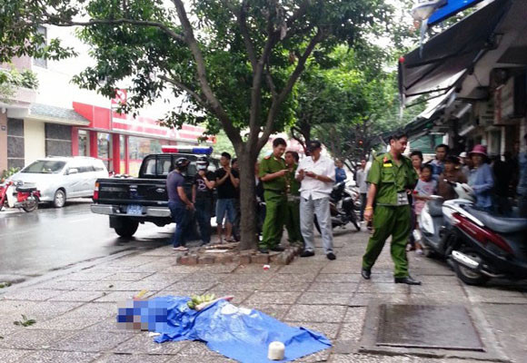 Bị trầm cảm, 2 nam thanh niên nhảy lầu tự vẫn ảnh 1