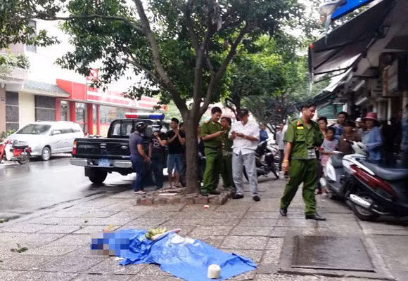 Bị trầm cảm, 2 nam thanh niên nhảy lầu tự vẫn ảnh 1