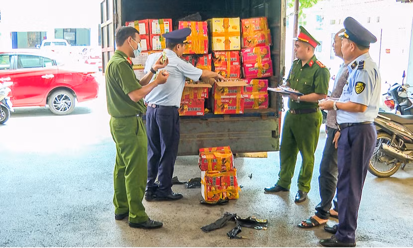 Lực lượng chức năng tỉnh Bắc Giang kiểm tra, phát hiện số lượng lớn bánh Trung thu không rõ nguồn gốc, xuất xứ