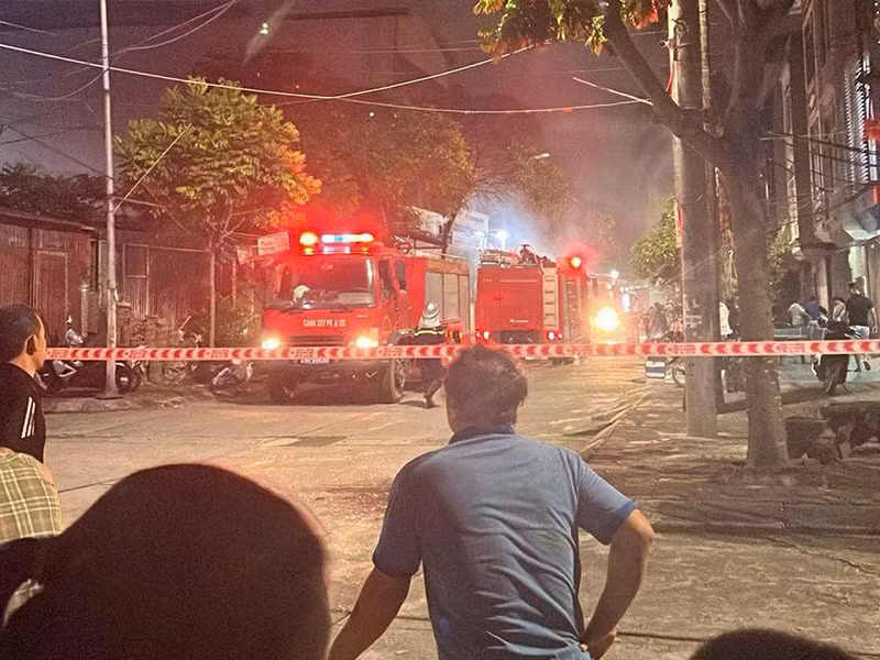 Cảnh sát PCCC và CNCH kịp thời dập tắt đám cháy và cứu hộ được nhiều tài sản có giá trị