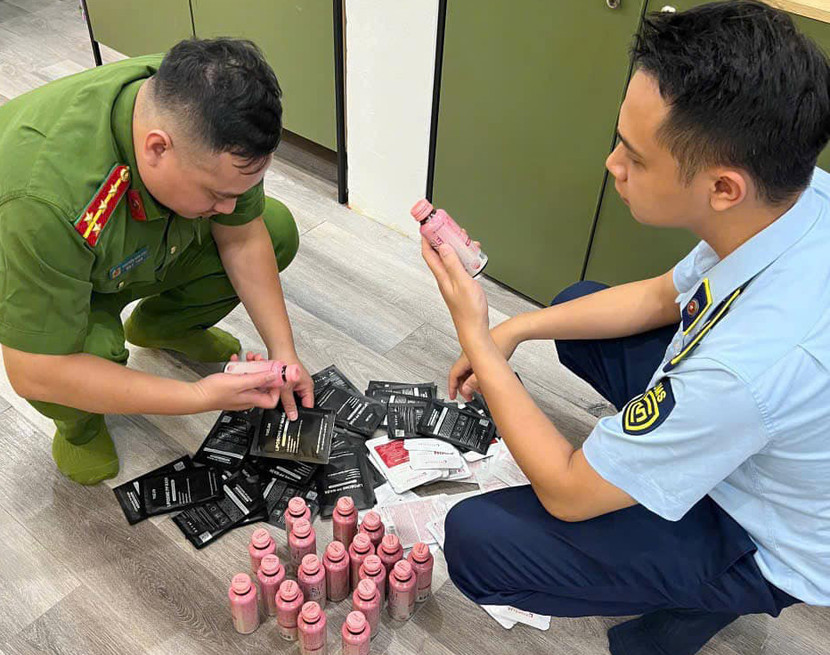 Tổ công tác kiểm tra phát hiện mỹ phẩm nhập lậu tại cơ sở kinh doanh thuộc phường Quảng An Tổ công tác kiểm tra phát hiện mỹ phẩm nhập lậu tại cơ sở kinh doanh thuộc phường Quảng An