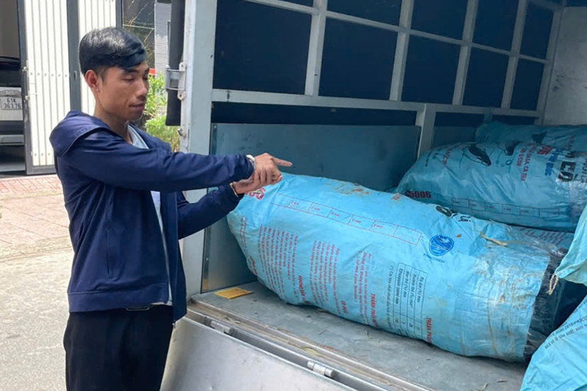 Đối tượng Nguyễn Tiến Dũng bị bắt do liên quan chuyên án vận chuyển 550kg ma túy cần sa khô; 10kg cao cần sa; 1,2 tấn bao bì để đóng gói cần sa Đối tượng Nguyễn Tiến Dũng bị bắt do liên quan chuyên án vận chuyển 550kg ma túy cần sa khô; 10kg cao cần sa; 1,2 tấn bao bì để đóng gói cần sa