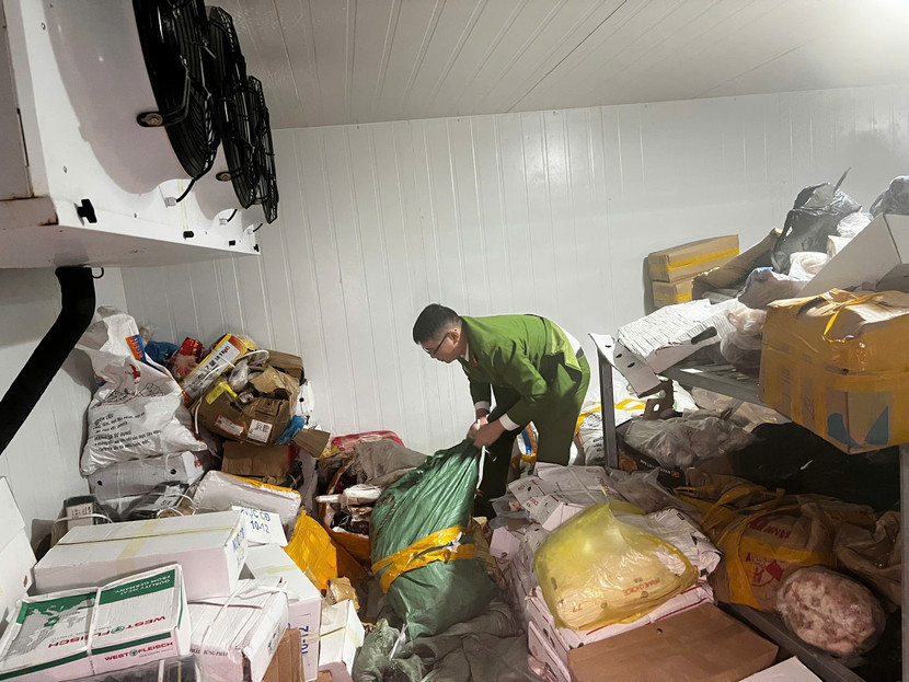 Cơ quan công an kiểm đếm số tang vật để lập hồ sơ, xử lý Cơ quan công an kiểm đếm số tang vật để lập hồ sơ, xử lý