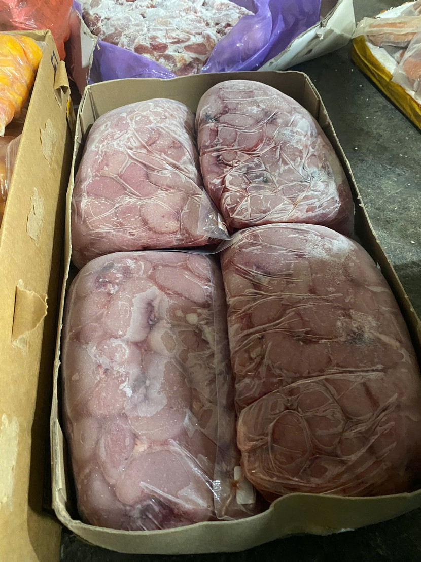 Số lượng thực phẩm đông lạnh không rõ nguồn gốc