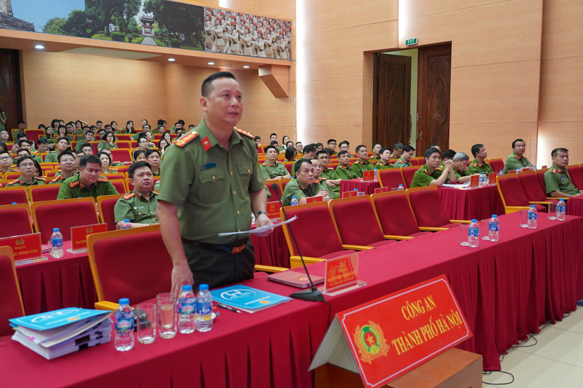 Đại tá Phạm Thanh Hùng, Phó Bí thư Đảng ủy, Phó Giám đốc CATP tham luận tại Tọa đàm Công an nhân dân khắc ghi lời căn dặn “Danh dự là điều thiêng liêng, cao quý nhất”