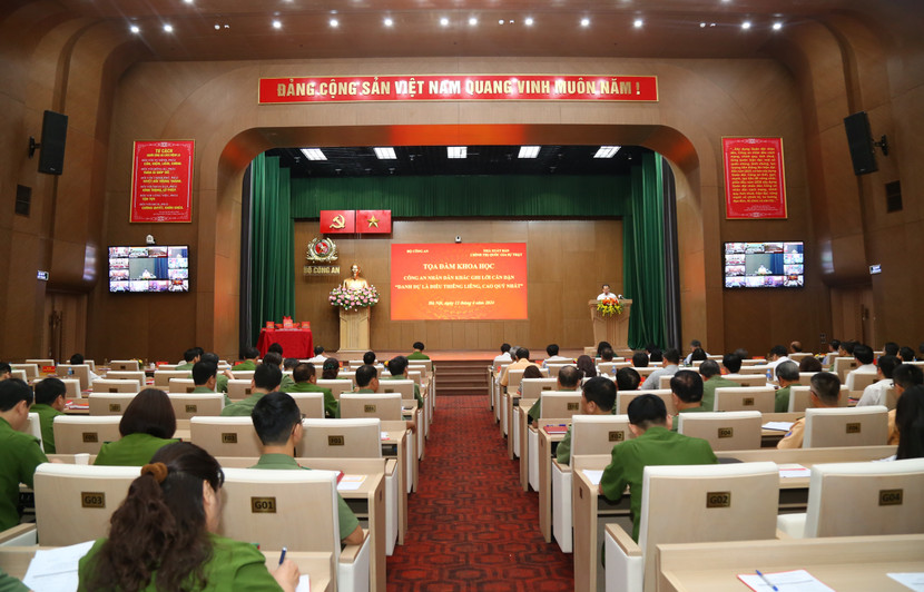 Các đại biểu dự tại điểm cầu chính Hội trường Bộ Công an