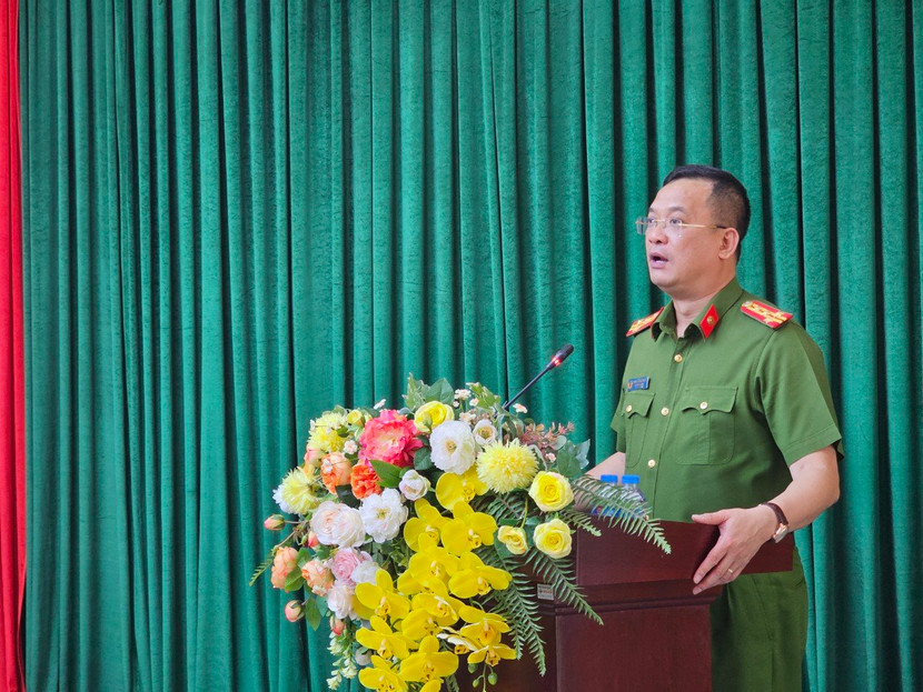 Đại tá Phạm Trung Hiếu - Trưởng Phòng Cảnh sát PCCC&amp;CNCH Công an TP Hà Nội phát biểu tại hội nghị