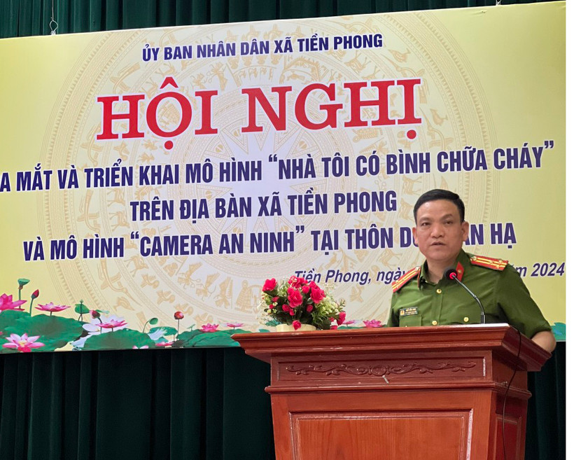Thượng tá Ngô Tiến Long, Phó trưởng CAH Mê Linh phát biểu tại Hội nghị