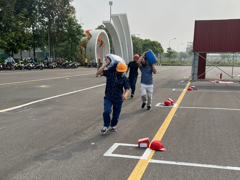 Đội tham gia thi "Tổ liên gia an toàn PCCC" luyện tập sẵn sàng cho cuộc thi chính thức