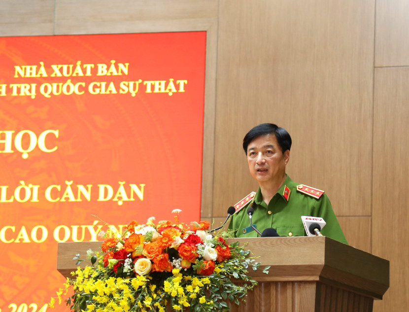 Thượng tướng Nguyễn Duy Ngọc, Ủy viên Trung ương Đảng, Thứ trưởng Bộ Công an chủ trì và phát biểu tại buổi Tọa đàm Công an nhân dân khắc ghi lời căn dặn “Danh dự là điều thiêng liêng, cao quý nhất”