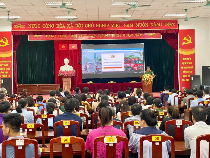 Lực lượng Cảnh sát PCCC và CNCH đang nỗ lực, tăng cường hướng dẫn cơ sở khai báo, cập nhật thông tin của cơ sở thuộc diện quản lý về PCCC và CNCH