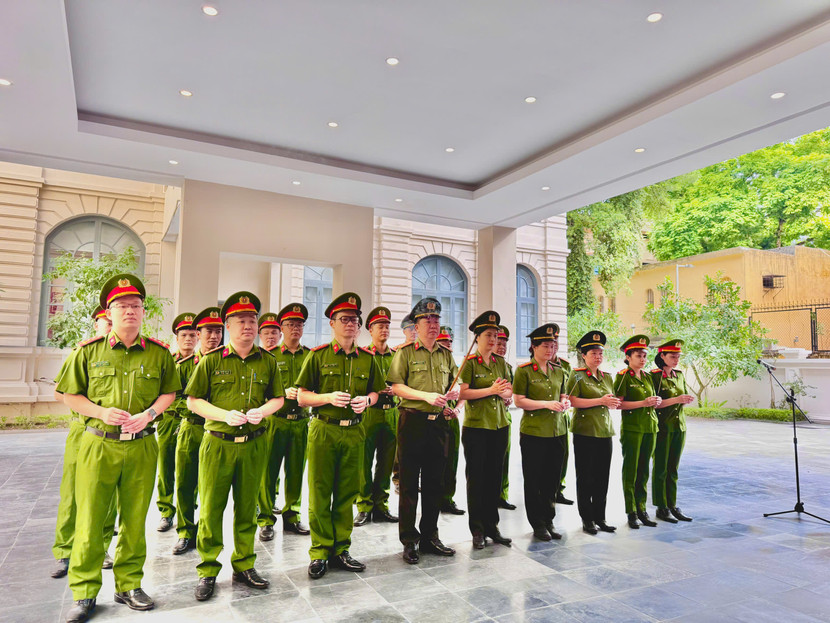 Cán bộ chiến sỹ CAP Tây Hồ dâng hương tri ân Anh hùng Liệt sỹ Cán bộ chiến sỹ CAP Tây Hồ dâng hương tri ân Anh hùng Liệt sỹ