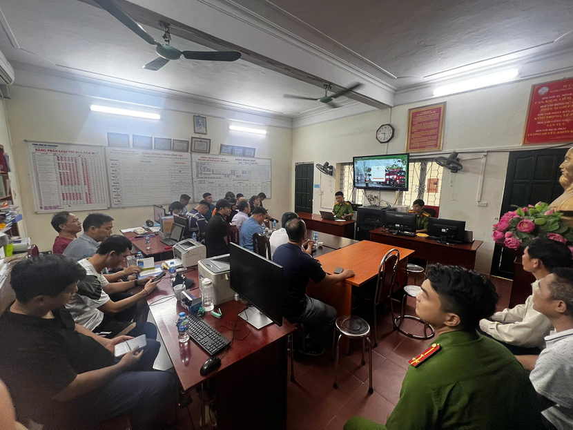 Trực tiếp hướng dẫn các cơ sở thực hành các thao tác nhập trường dữ liệu vào phần mềm qua các thiết bị máy tính, điện thoại thông minh