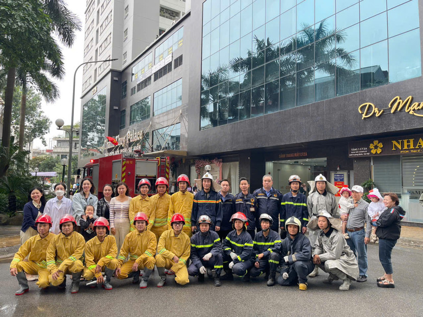 Các lực lượng tham gia phối hợp thực tập phương án chữa cháy và CNCH