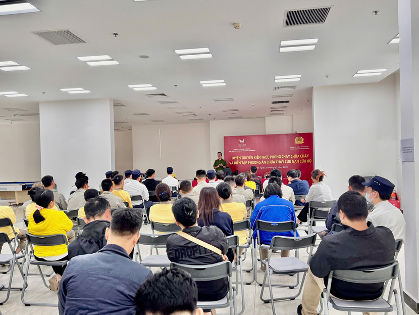 Trước khi tổ chức diễn tập phương án, báo cáo viên tuyên truyền, phổ biến và cập nhật các văn bản Pháp luật về PCCC, thông tin tình hình cháy, nổ trên địa bàn