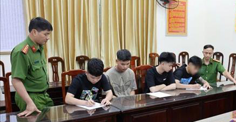 Cơ quan Công an ghi lời khai đối tượng vi phạm Cơ quan Công an ghi lời khai đối tượng vi phạm