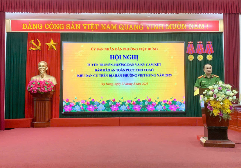 Thượng tá Đặng Trung Kiên, Phó Trưởng phòng Cảnh sát PCCC - CNCH phát biểu tại hội nghị