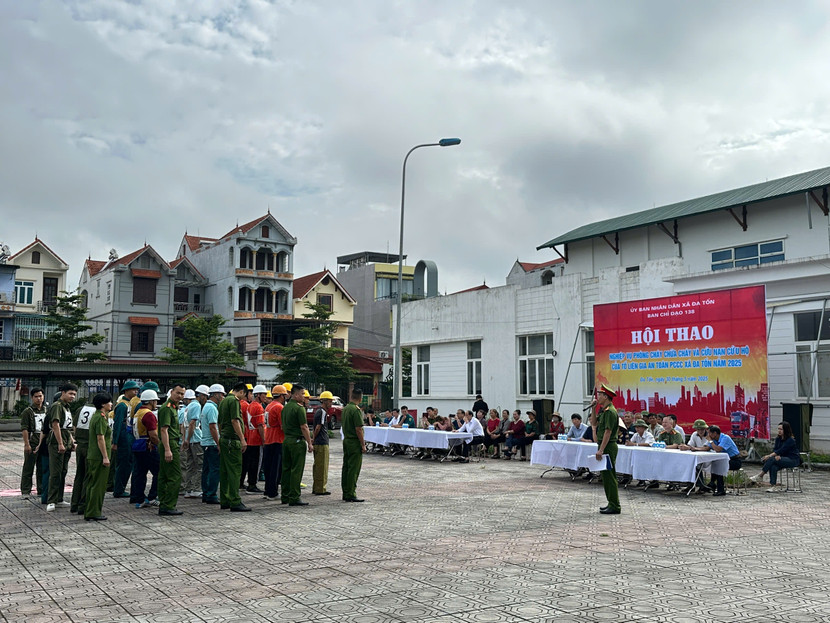 Hội thao “Tổ liên gia an toàn PCCC” trổ tài cứu người, xử lý hoả hoạn Hội thao “Tổ liên gia an toàn PCCC” trổ tài cứu người, xử lý hoả hoạn