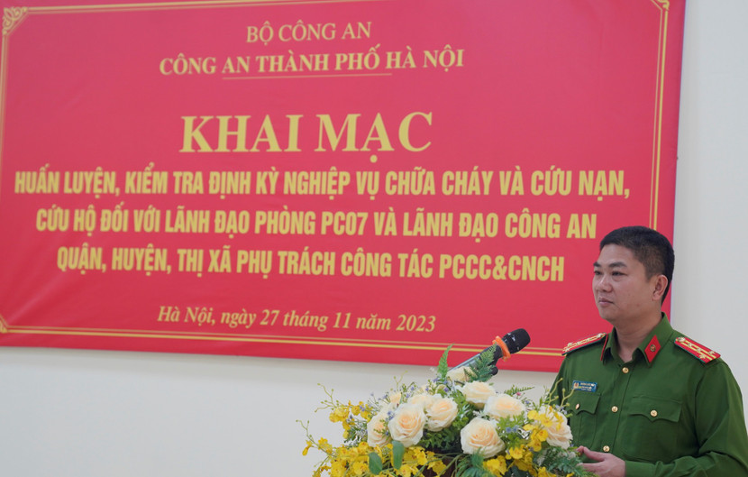 Đại tá Dương Đức Hải, Phó Giám đốc CATP phát biểu khai mạc lớp huấn luyện